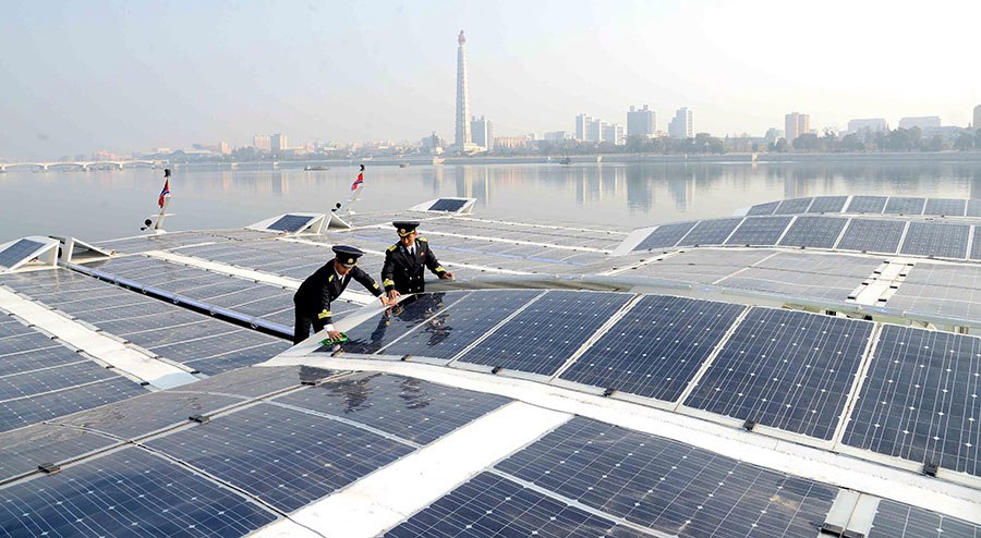 В столице КНДР ввели в эксплуатацию паромы на солнечных батареях