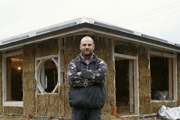 Во Владикавказе построили энергосберегающий соломенный дом
