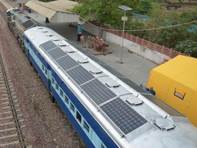В Индии железная дорога будет питаться от солнца