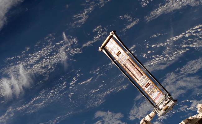 На МКС развернули экспериментальные солнечные батареи
