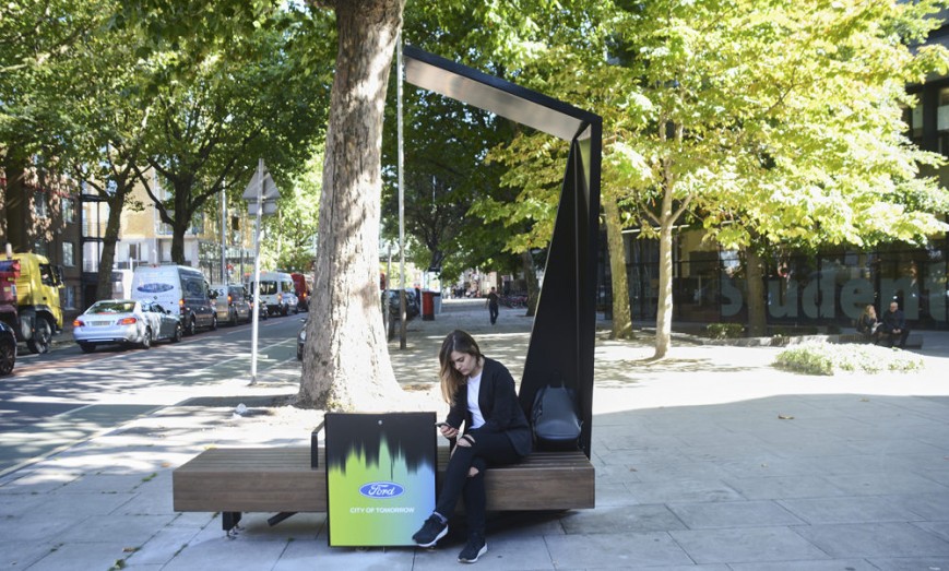 «Солнечные» скамейки в Лондоне