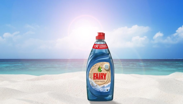 Fairy выпустила бутылку из переработанного океанического мусора