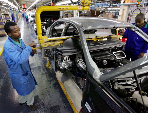 Завод BMW в Южной Африке будет получать электроэнергию из навоза и помета