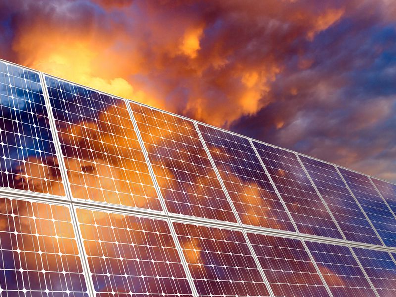 Как получить дополнительную энергию от солнечных панелей за счет их сдавливания придумали британские ученые