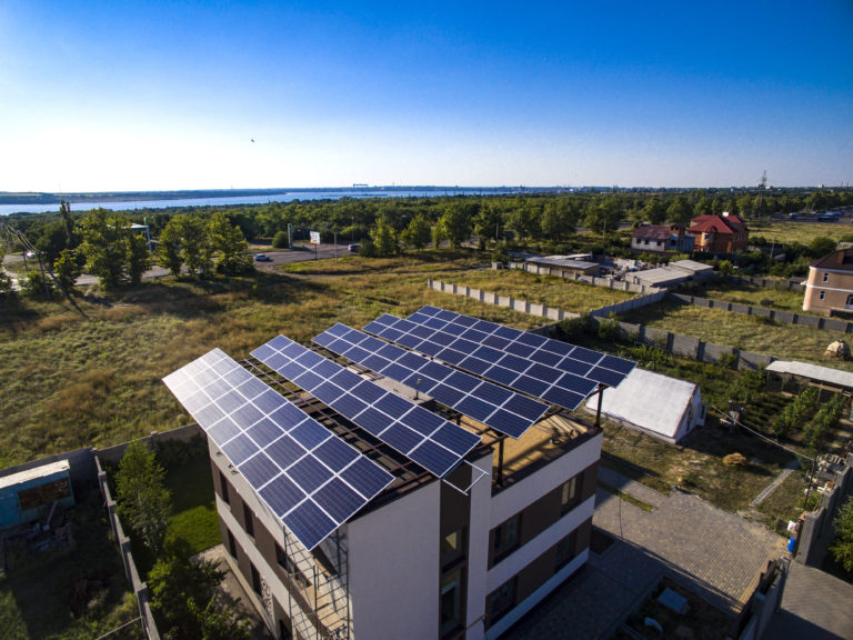 Крышная солнечная электростанция: сколько можно заработать на домашней СЭС и «зеленом» тарифе в Украине