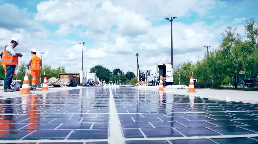 В Германии открыли первую дорогу на солнечных батареях