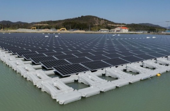 В Японии заработала гигантская плавучая электростанция на солнечных батареях