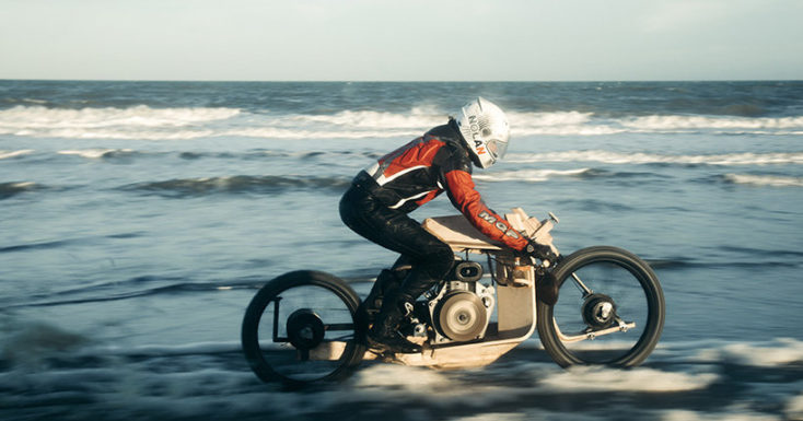 Создан деревянный мотоцикл, работающий на водорослях