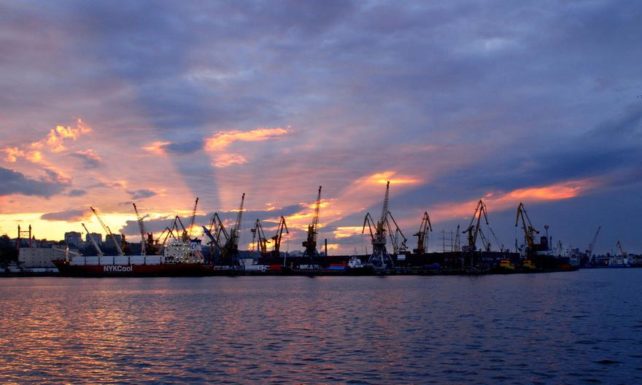 Мариупольский торговый порт использует мощную гелиосистему