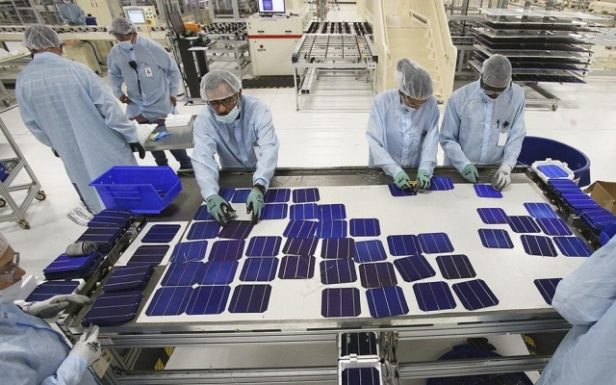 Двухслойные солнечные панели показали рекордный КПД благодаря перовскиту