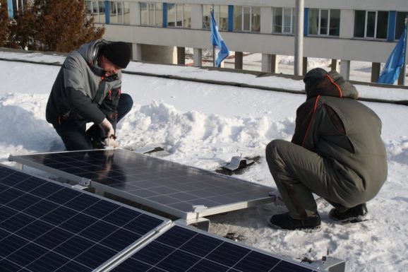На крыше ульяновской гимназии №1 установили солнечную батарею