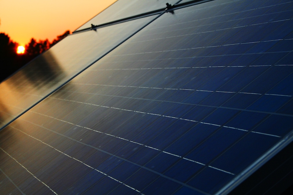 Schneider Electric представляет новый контроллер заряда от солнечных батарей